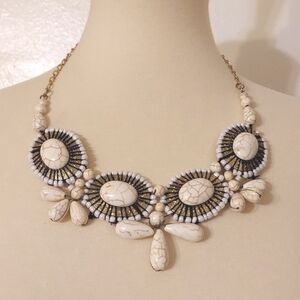 ‼️3 for $30‼️  Elegant Off-white and Gold Statement Necklace